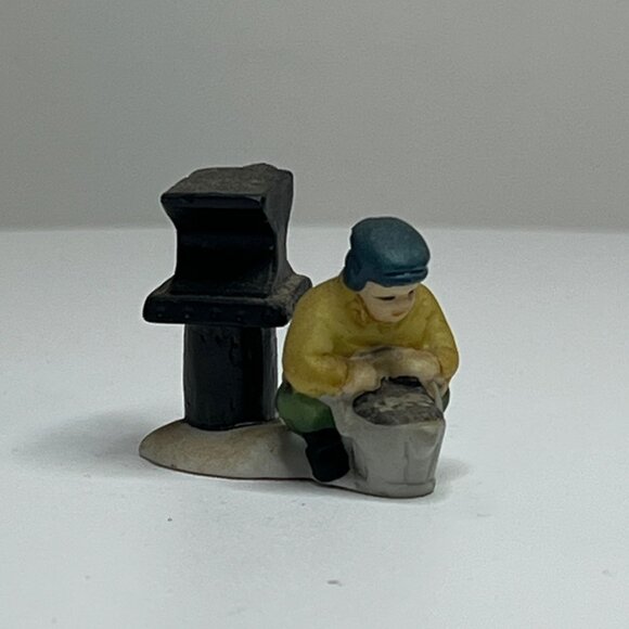 Dept 56 Blacksmith Set - Boy - Dickens Village Loose Figurine from 1987 - Picture 3 of 6